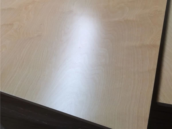 Contrachapado, madera contrachapada con barniz UV